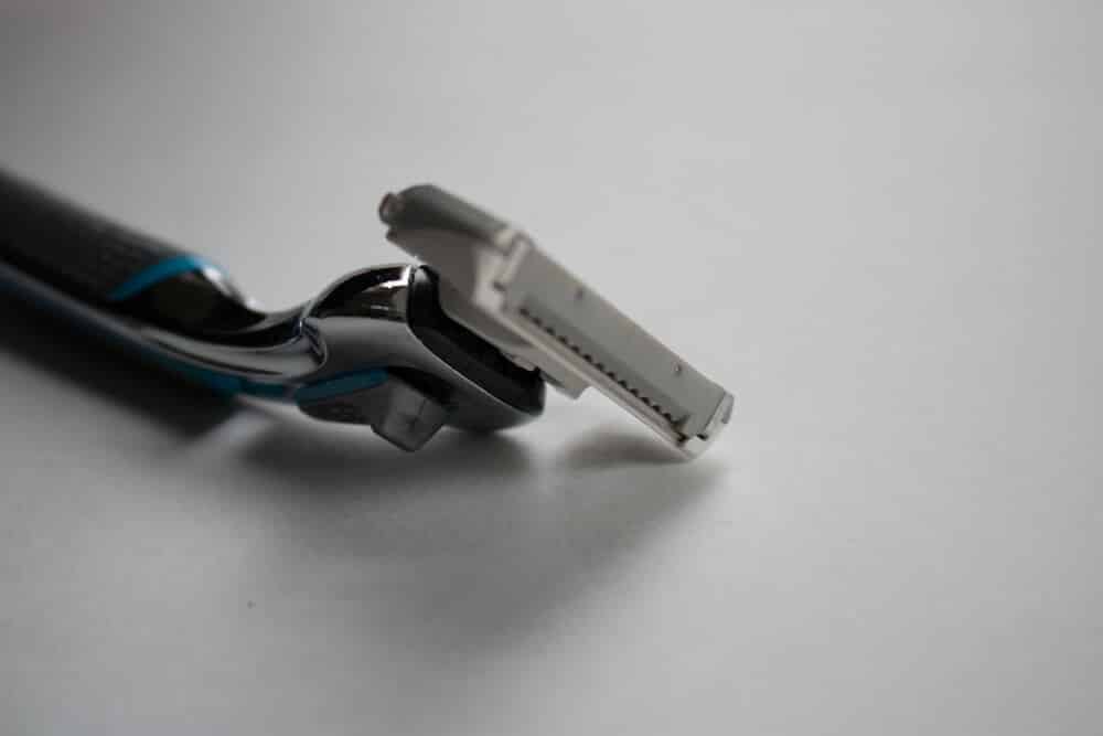 closeup of the precision trimmer head