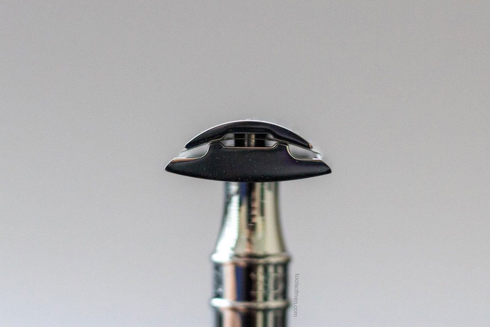 alternate view of the head on the edwin jagger de89 safety razor