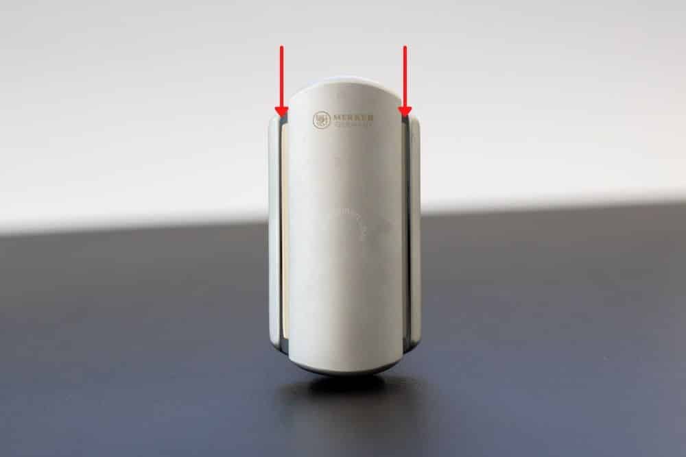 diagram pointing out razor blade edges on merkur futur
