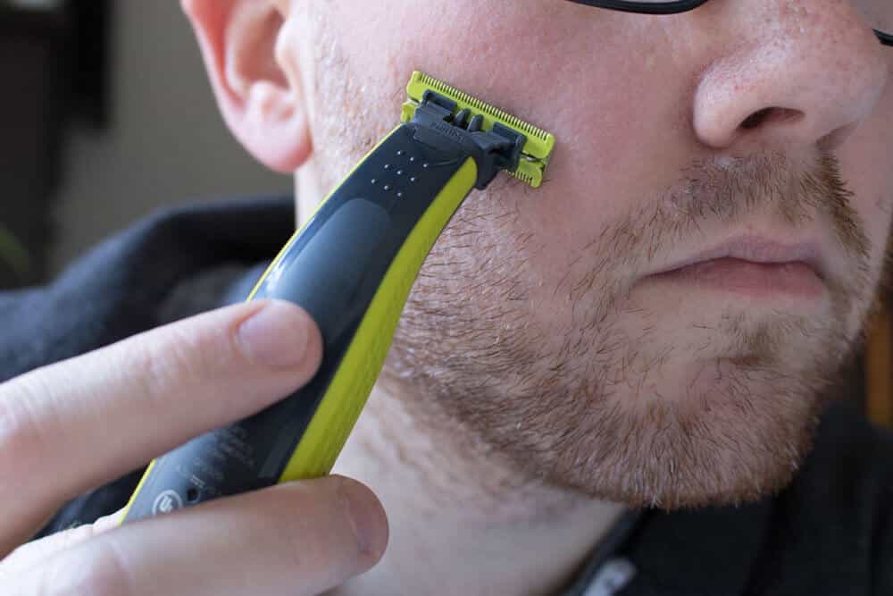 man starting to trim beard with oneblade