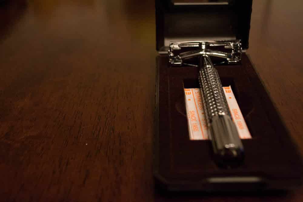 dorco prime double edge safety razor in the portability case - tools of men