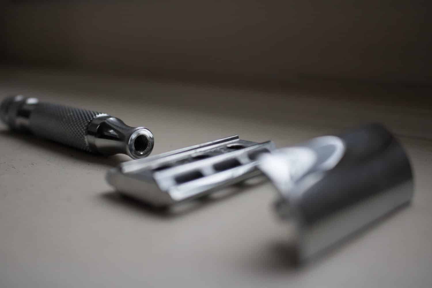 what is a double edge safety razor