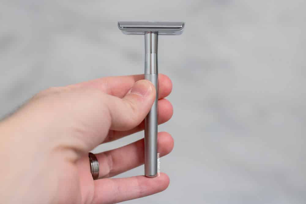 how to hold a safety razor - at the end of the handle