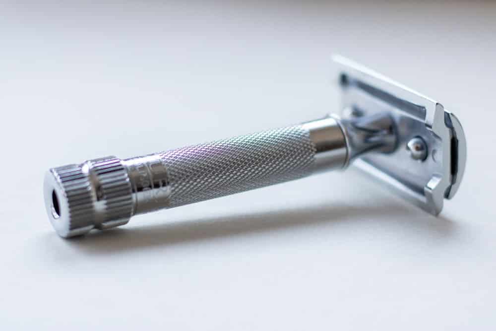 closeup of knurling on safety razor handle