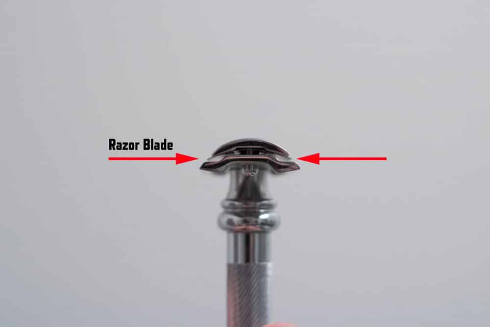 diagram showing where razor blade is within a safety razor