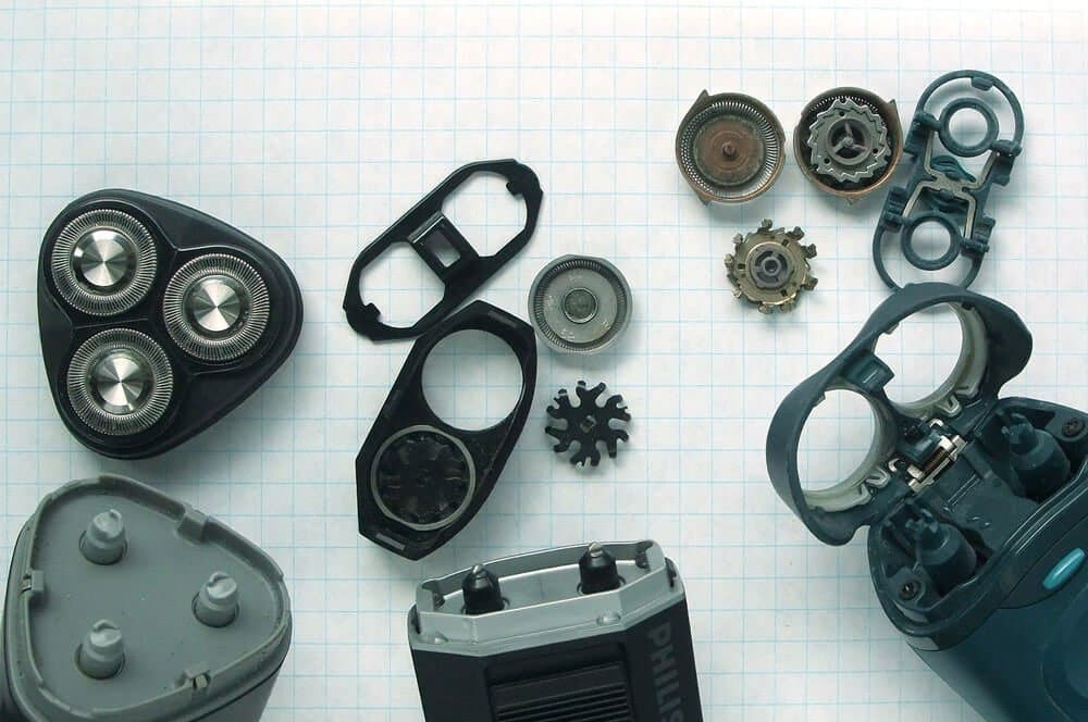 electric shavers disassembled