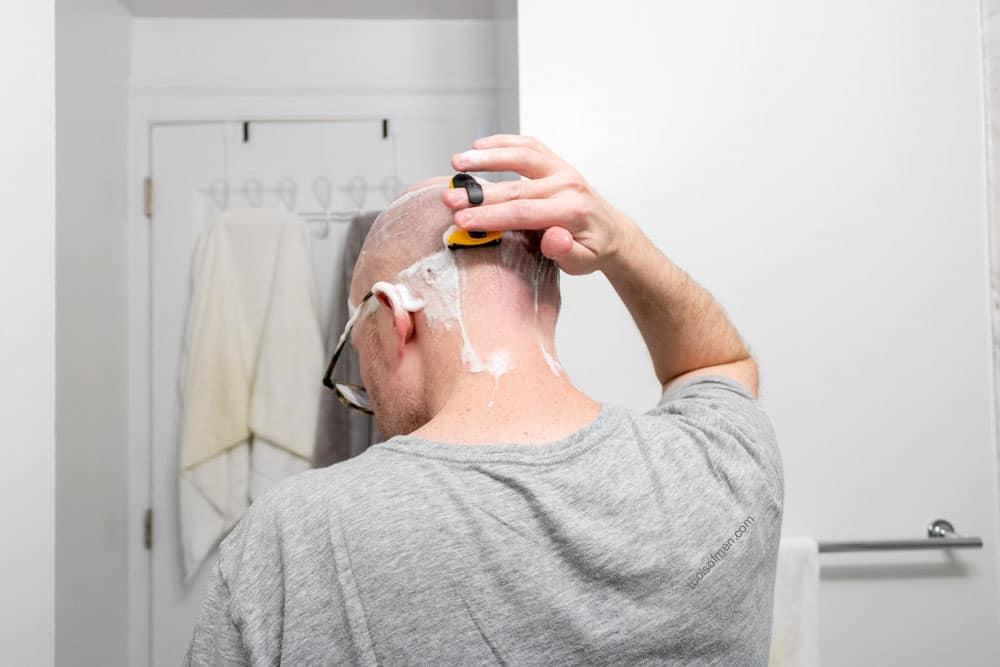 man shaving back of head with headblade moto
