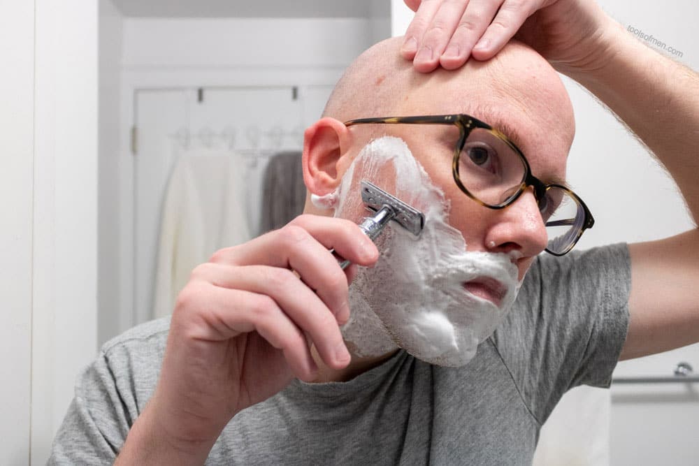 man shaving cheek with edwin jagger de89 safety razor