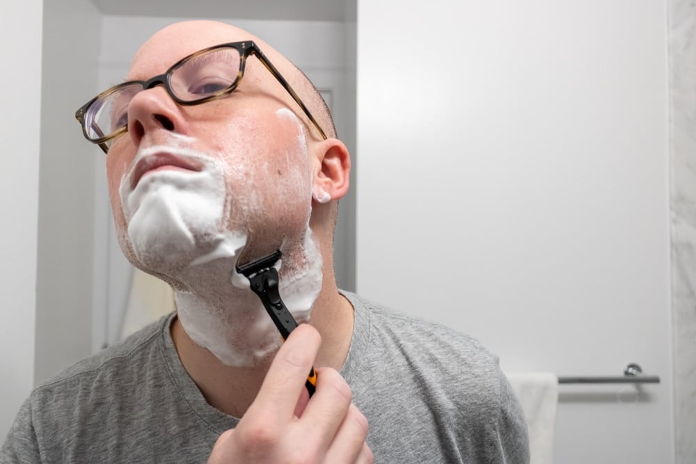 man shaving neck with the microtouch tough blade